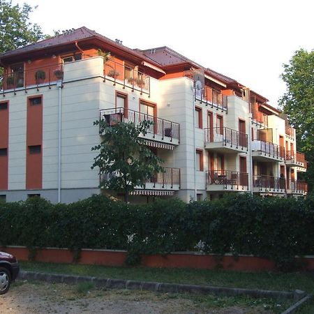 Villa Palazzo Apartments Шіофок Екстер'єр фото