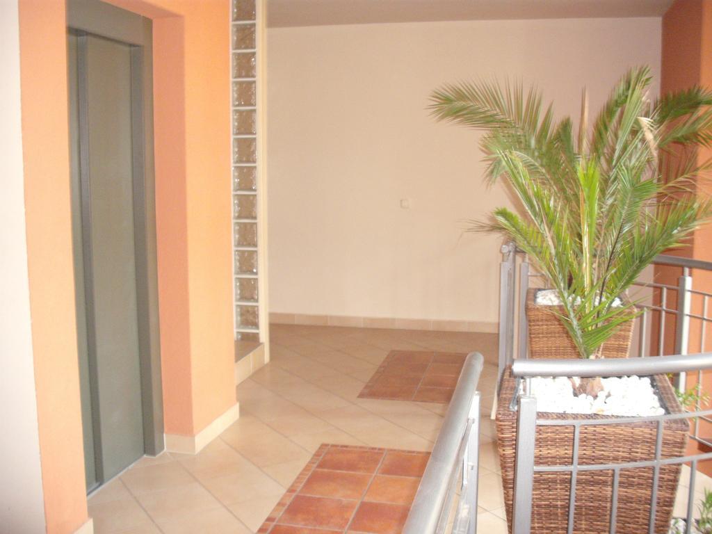 Villa Palazzo Apartments Шіофок Екстер'єр фото