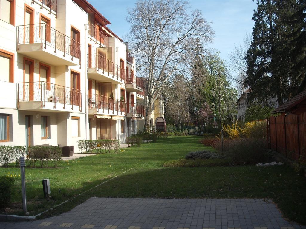 Villa Palazzo Apartments Шіофок Екстер'єр фото