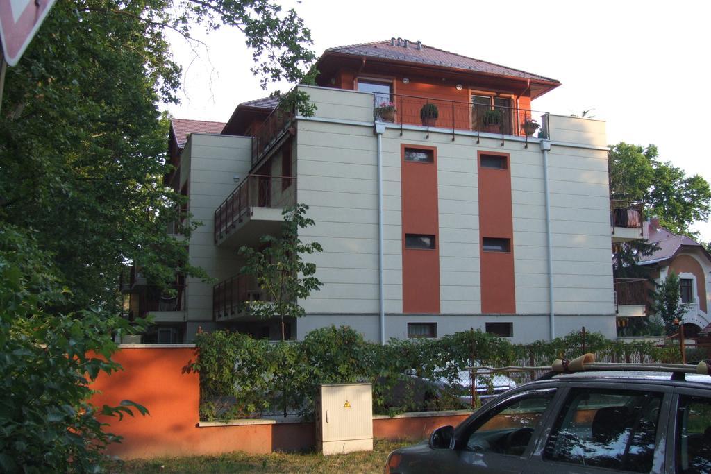 Villa Palazzo Apartments Шіофок Екстер'єр фото