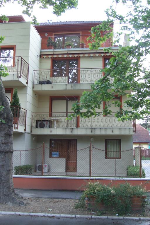 Villa Palazzo Apartments Шіофок Екстер'єр фото