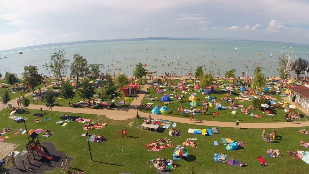 Villa Palazzo Apartments Шіофок Екстер'єр фото